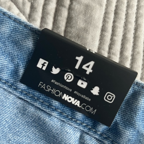 FASHION NOVA Totally Tubular Non Stretch Cargo Skater Jeans - Picture 2 of 5